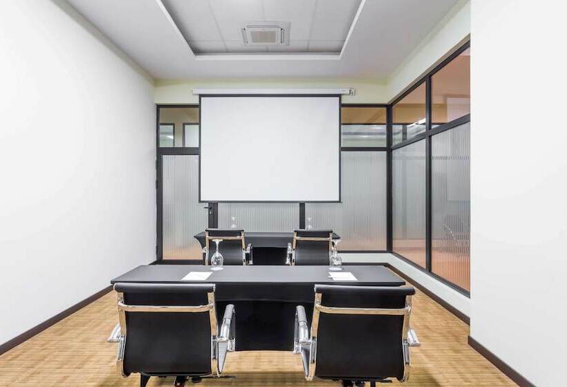 هتل Wyndham Quito Airport