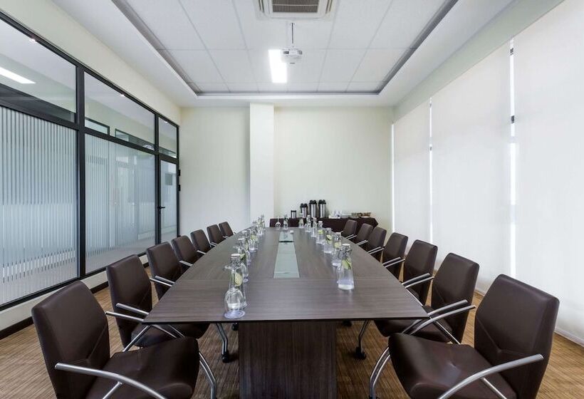 Отель Wyndham Quito Airport