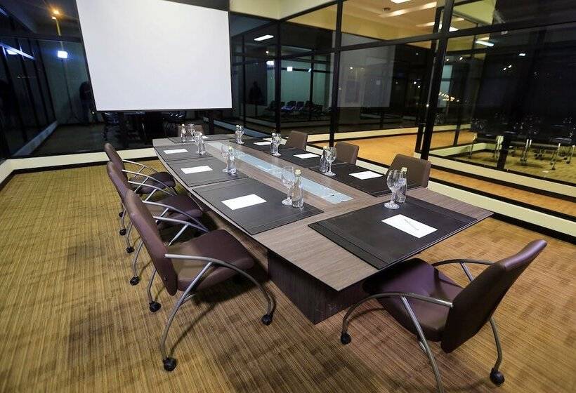 Отель Wyndham Quito Airport