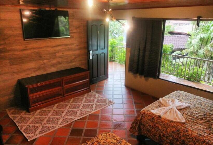 فندق صغير Arenal Backpackers Resort