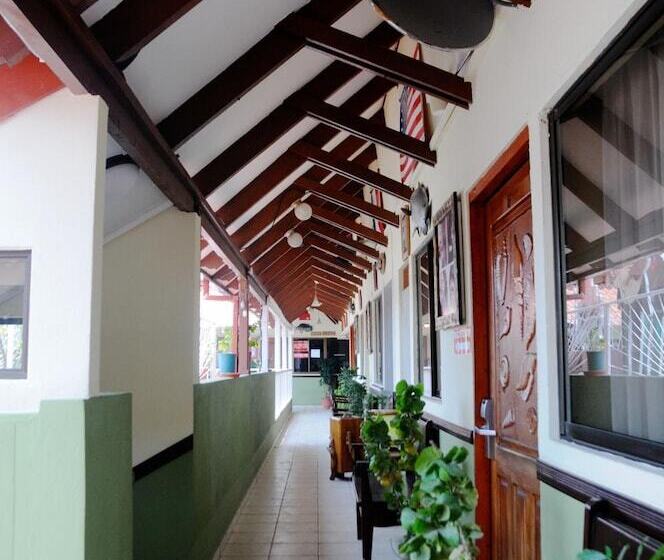 旅馆 Cadillac Rock Beach