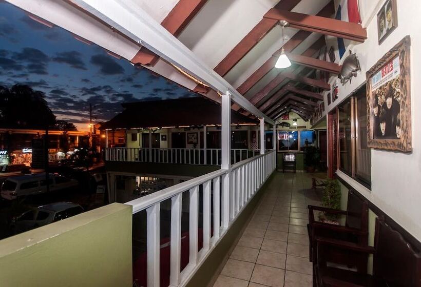 旅馆 Cadillac Rock Beach