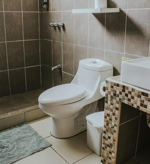 فندق صغير Casa De Lis Hotel & Tourist Info Centre