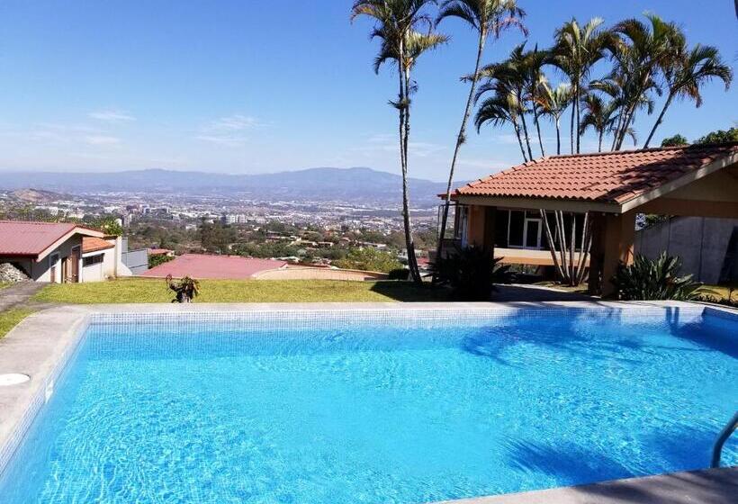 فندق صغير Monte Campana Escazu