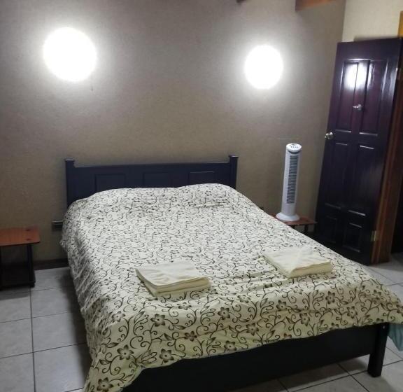 فندق صغير Monte Campana Escazu