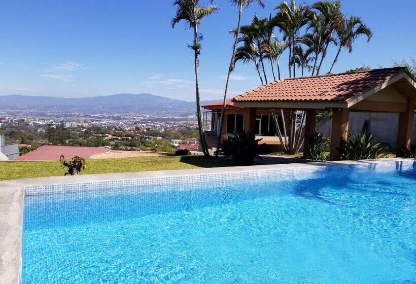 فندق صغير Monte Campana Escazu