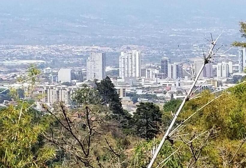 فندق صغير Monte Campana Escazu