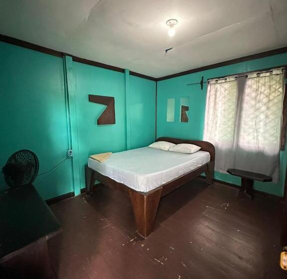 Общежитие Playa Negra Brewing Beachfront