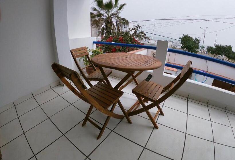 فندق صغير Waves Surf Camp Peru