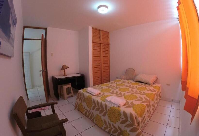 فندق صغير Waves Surf Camp Peru