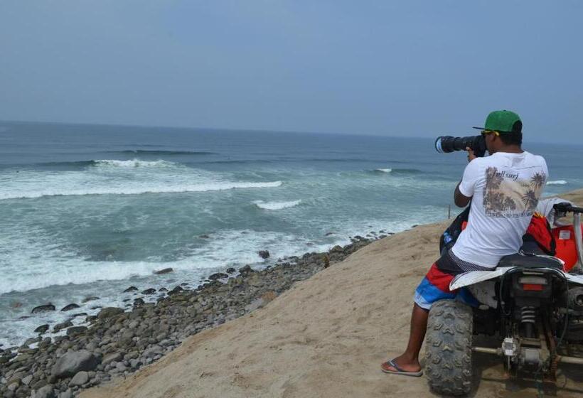 فندق صغير Waves Surf Camp Peru