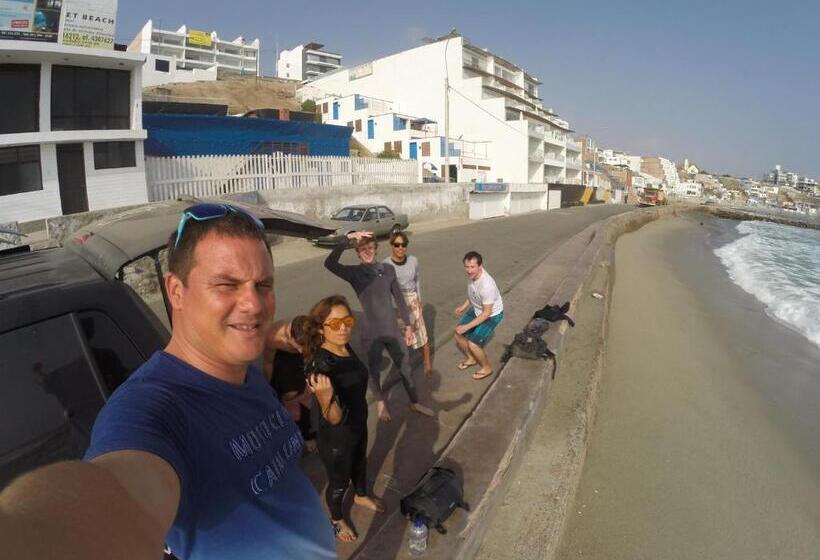 فندق صغير Waves Surf Camp Peru