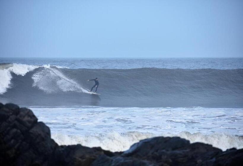 فندق صغير Waves Surf Camp Peru