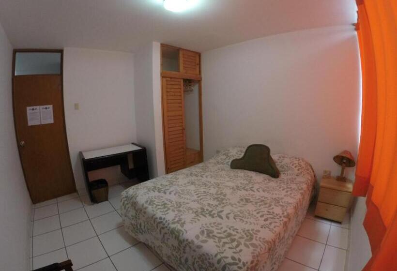 هاستل Waves Surf Camp Peru