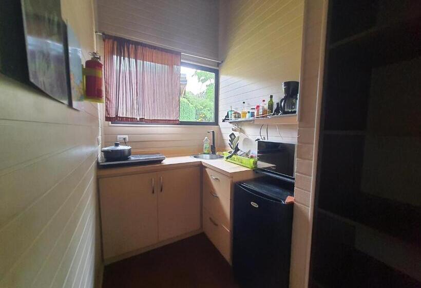 تختخواب و صبحانه Eden Tica Lodge