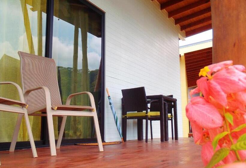 تختخواب و صبحانه Eden Tica Lodge