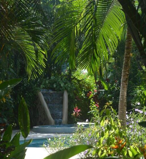 مبيت وإفطار Indigo Yoga Surf Resort