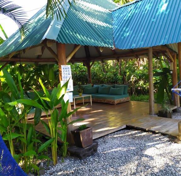 مبيت وإفطار Indigo Yoga Surf Resort