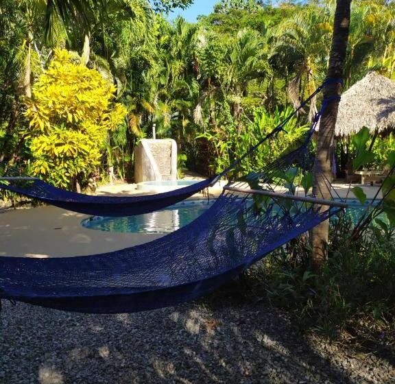 مبيت وإفطار Indigo Yoga Surf Resort