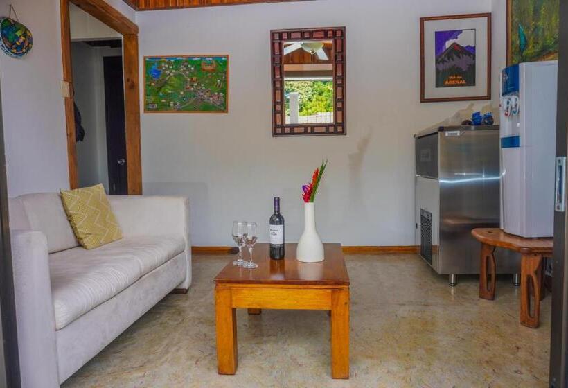 צימר La Fortuna Lodge By Treebu Hotels