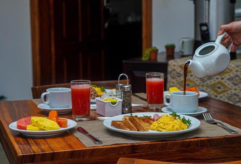 צימר La Fortuna Lodge By Treebu Hotels