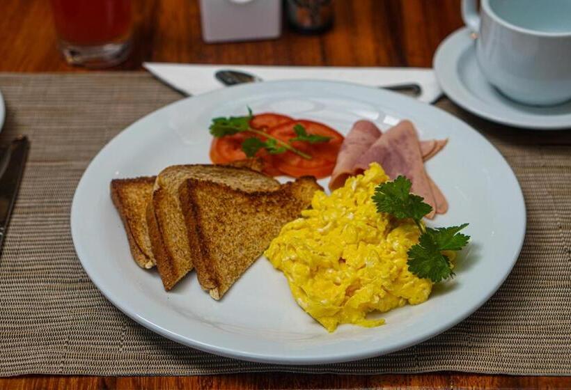 צימר La Fortuna Lodge By Treebu Hotels