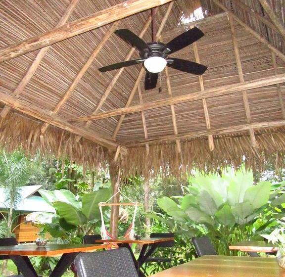 مبيت وإفطار Natura Lodges