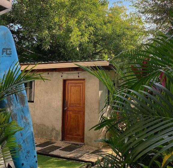 Cabinas Playa Surf Hostel