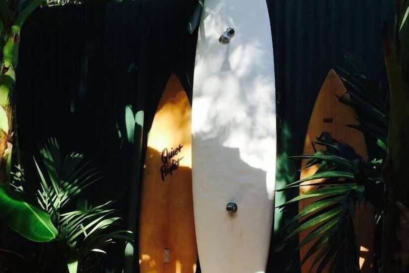 Coral Reef Surf Hostel And Camp