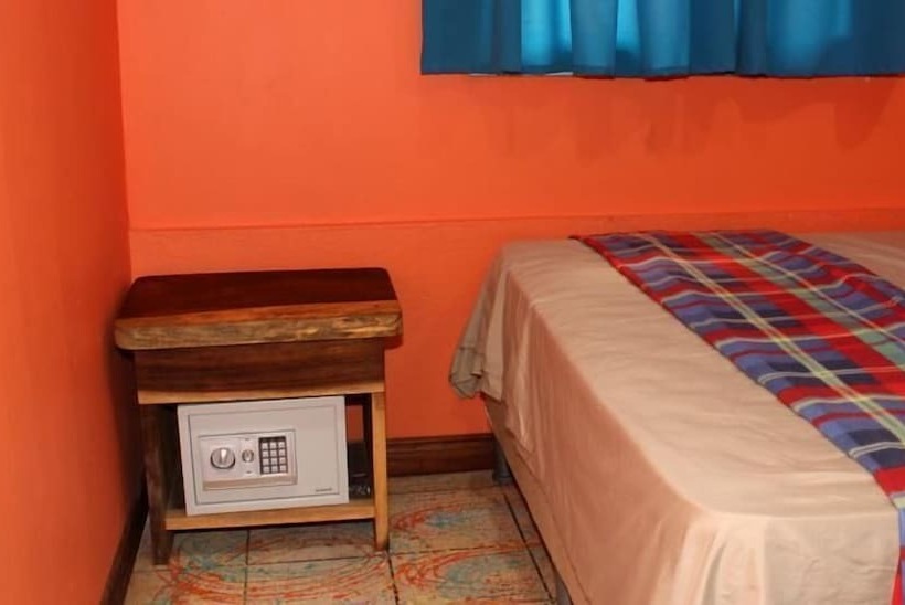 Coral Reef Surf Hostel And Camp