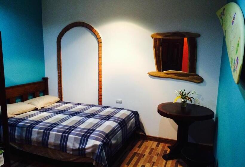 Coral Reef Surf Hostel And Camp