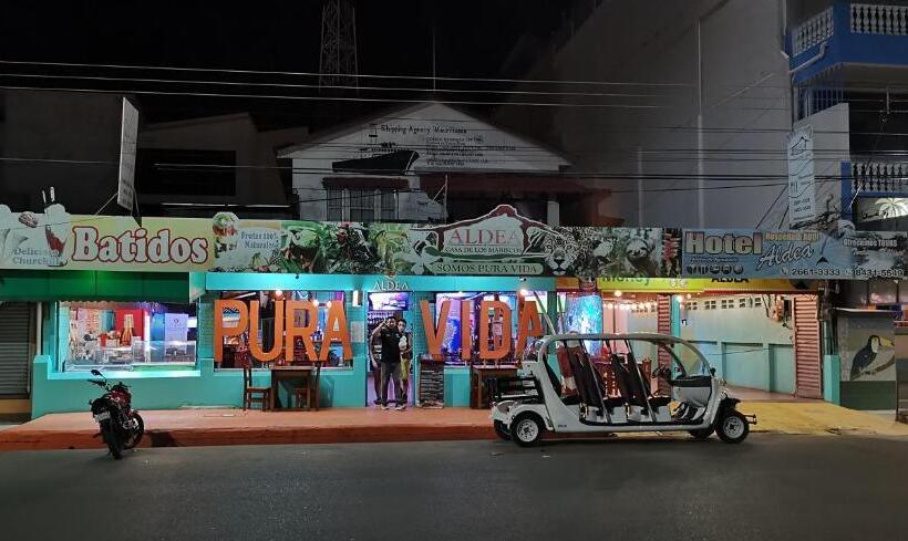 هتل Aldea Pura Vida