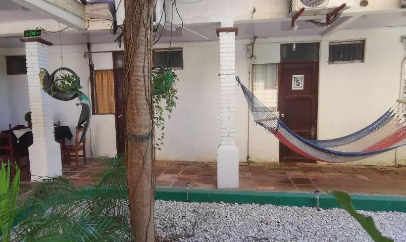 هتل Aldea Pura Vida