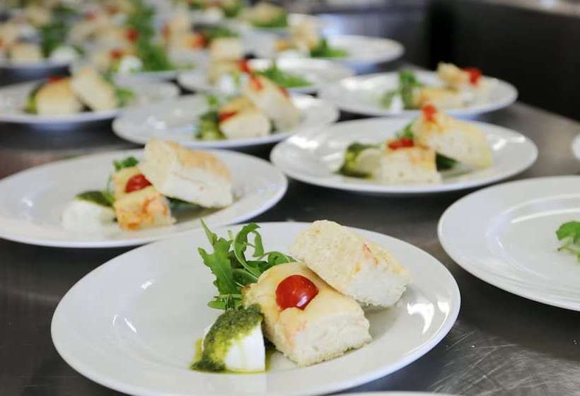 ホテル Apartments Golfpark Schlossgut Sickendorf