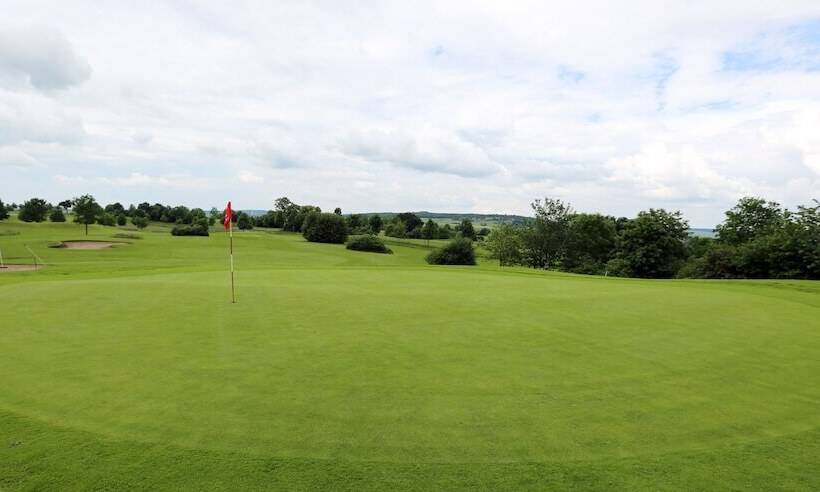 ホテル Apartments Golfpark Schlossgut Sickendorf