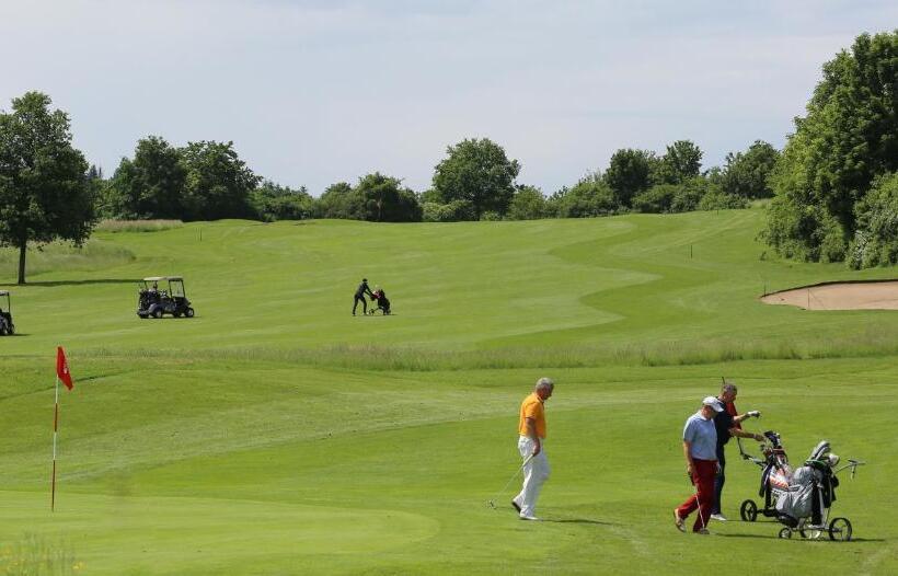 호텔 Apartments Golfpark Schlossgut Sickendorf