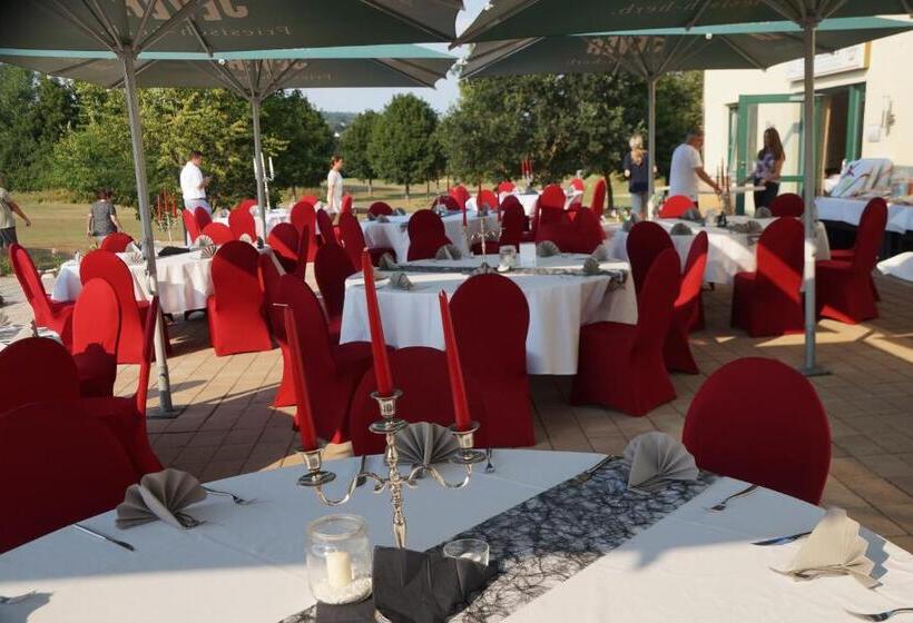 ホテル Apartments Golfpark Schlossgut Sickendorf