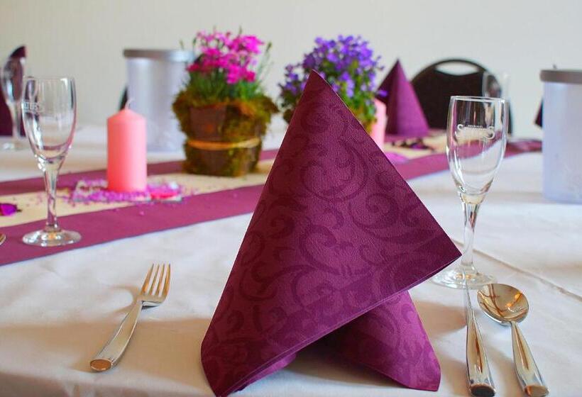 ホテル Apartments Golfpark Schlossgut Sickendorf