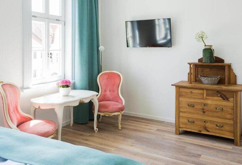 فندق Artem Orbis