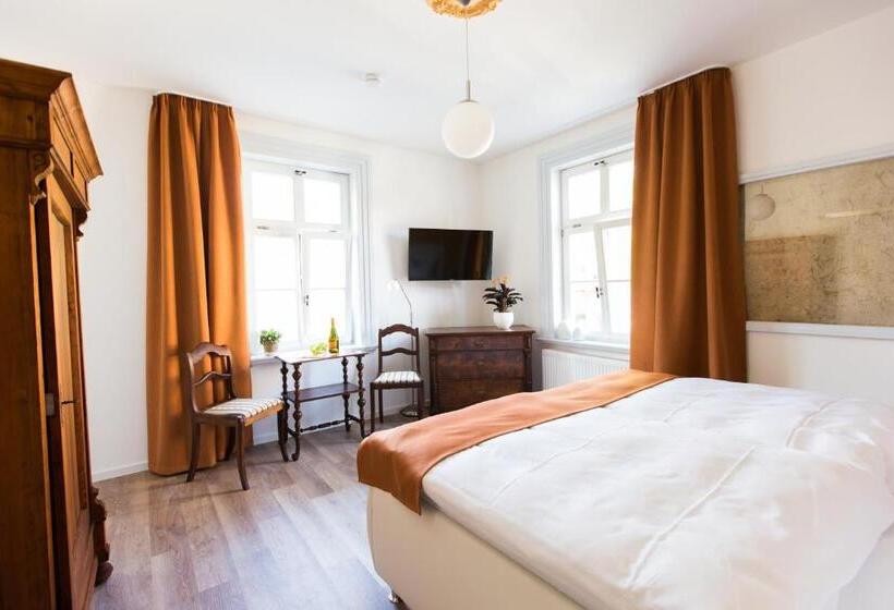 فندق Artem Orbis