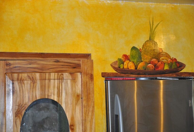 هتل Azuluna Ecolodge