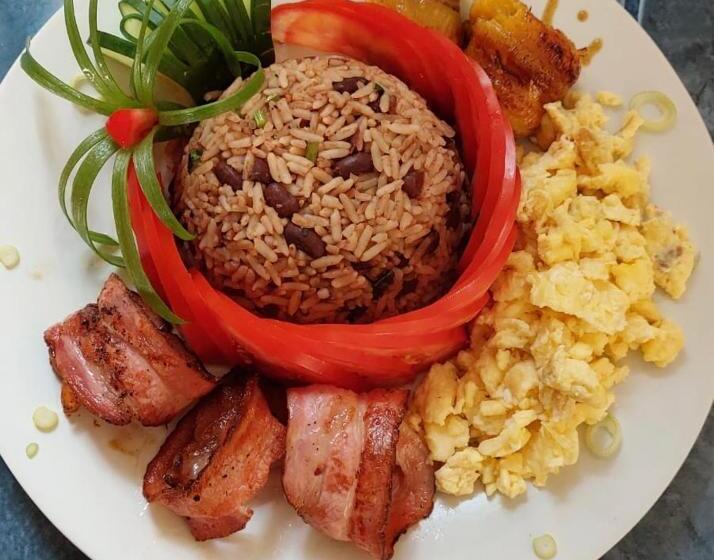 فندق Beachfront Vista Hermosa