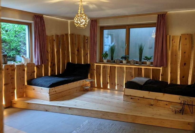 Kleines Zirbelhotel   üf