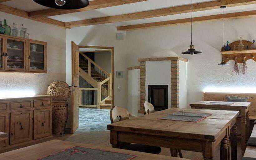 Kleines Zirbelhotel   üf