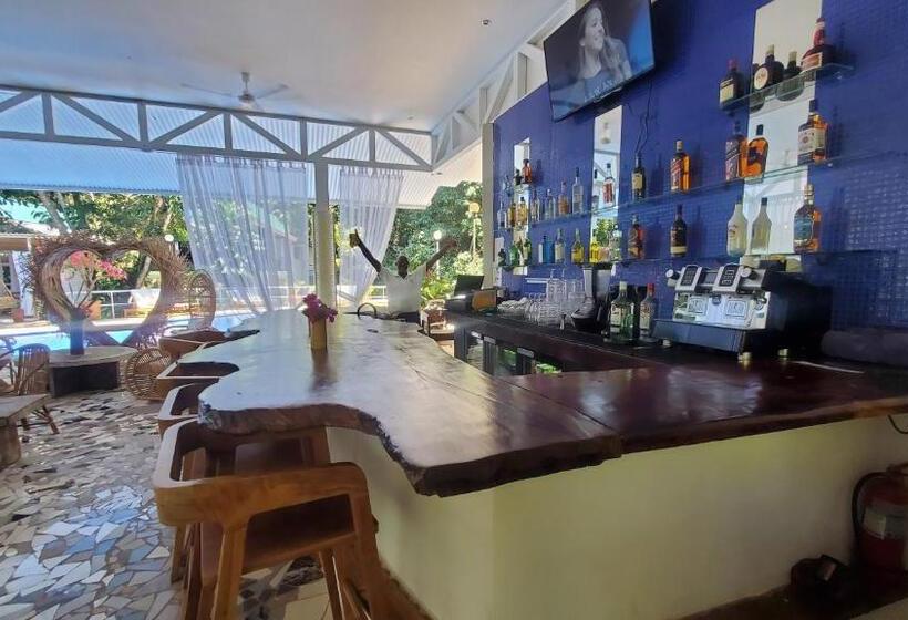 Отель Ecotica Boutique