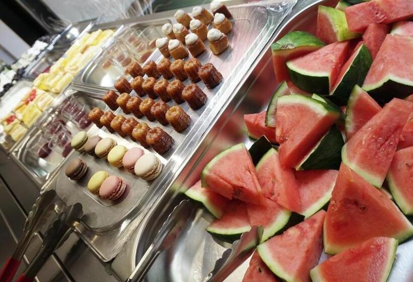 Отель Enzo Hôtels   St Eloy Metz Amneville By Kyriad Direct