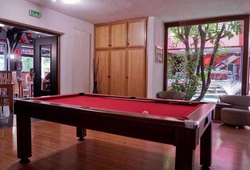 Отель Enzo Hôtels   St Eloy Metz Amneville By Kyriad Direct