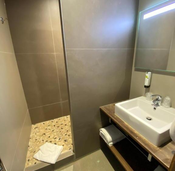 Отель Enzo Hôtels   St Eloy Metz Amneville By Kyriad Direct