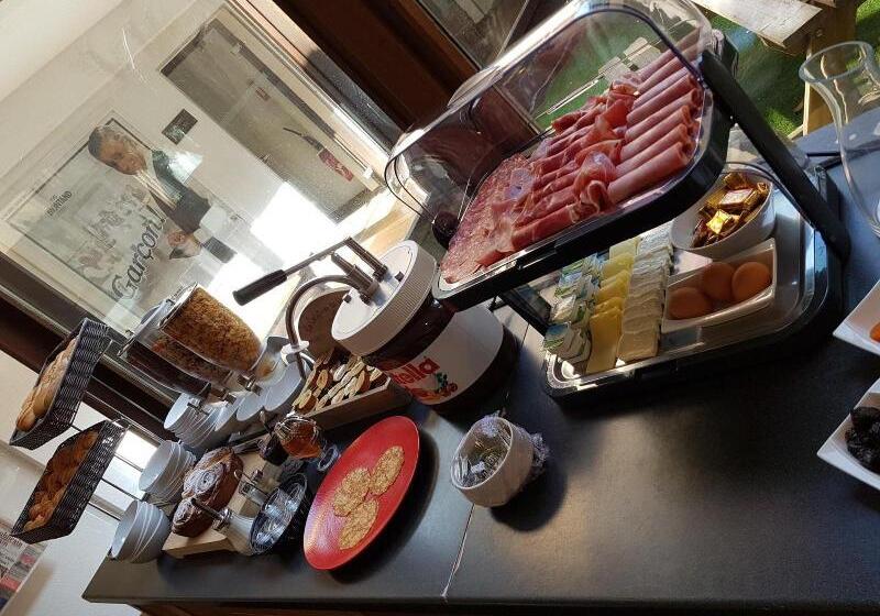 Отель Enzo Hôtels   St Eloy Metz Amneville By Kyriad Direct