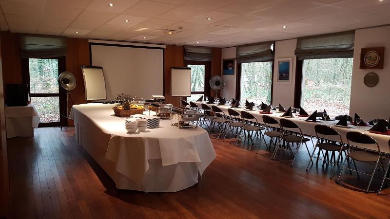 Отель Enzo Hôtels   St Eloy Metz Amneville By Kyriad Direct